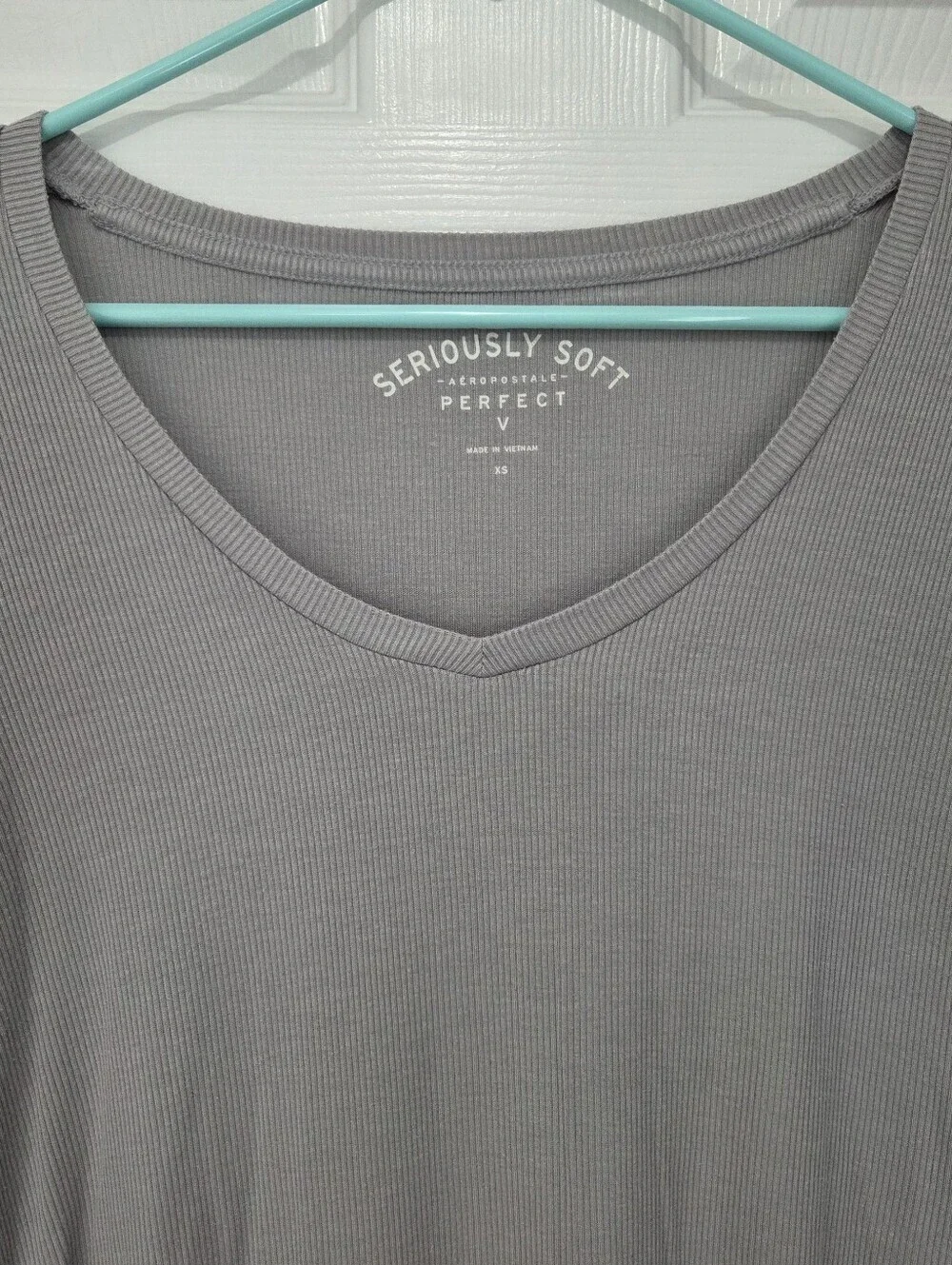 Aeropostale Seriously Soft Ribbed V-neck Long Sleeve Grey Top Size Extra Small